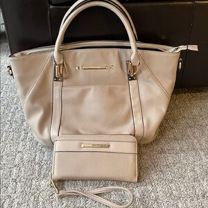 Mia K satchel handbag and wristlet bundle